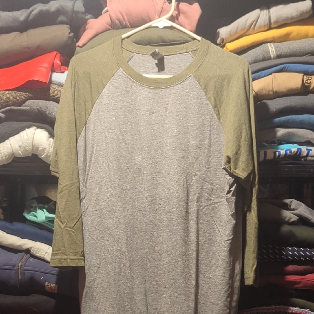 Bella Canvas Men's Long Sleeve Raglan Shirt - Olive and Gray